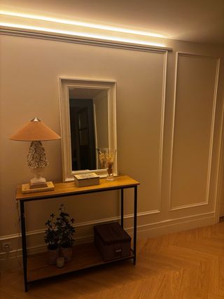 Cómoda de madera y metal