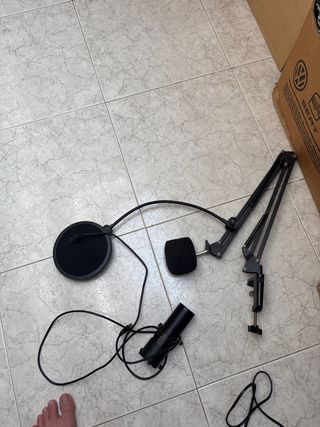 Micrófono con soporte y filtro antipop