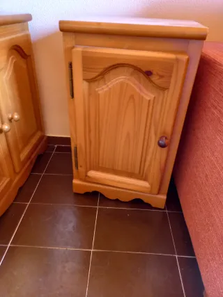 Mueble Comedor Madera Maciza incluye sofá.