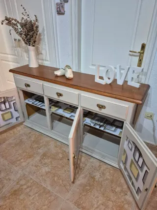 Aparador de madera renovado