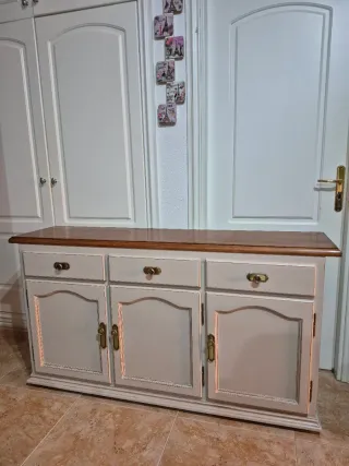 Aparador de madera renovado