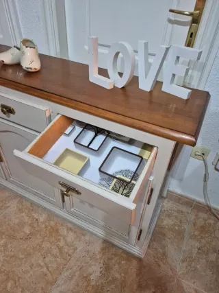 Aparador de madera renovado