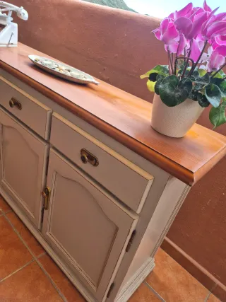 Aparador de madera renovado