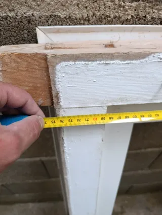 Ventana blanca de aluminio