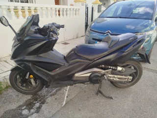 Maxi Scooter Negra PK 550