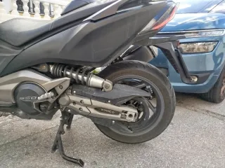 Maxi Scooter Negra PK 550