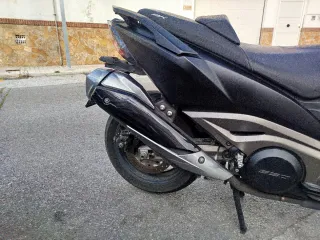 Maxi Scooter Negra PK 550