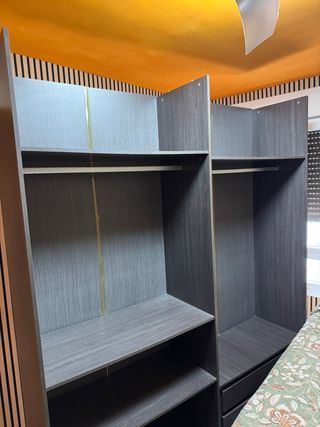 Armario puertas correderas madera y cristal