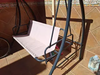 Columpio con toldo y cojines