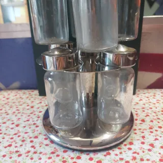 Portaspezie girevole in metallo e vetro