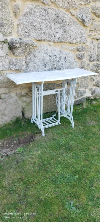 Mesado antiguo de mármol