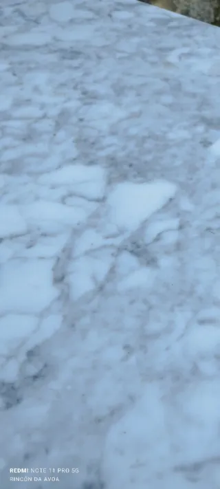 Mesado antiguo de mármol