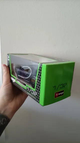 Bburago Bugatti Chiron Azul 1:32