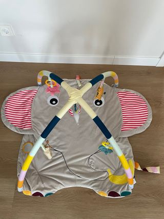Alfombra de actividades para bebé elefante