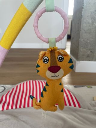 Alfombra de actividades para bebé elefante