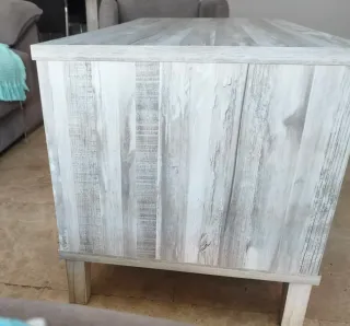 Mesa de centro de madera gris y blanca