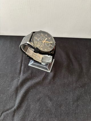 Reloj Lotus Negro y Dorado