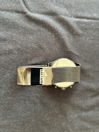 Reloj Lotus Negro y Dorado
