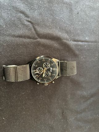 Reloj Lotus Negro y Dorado