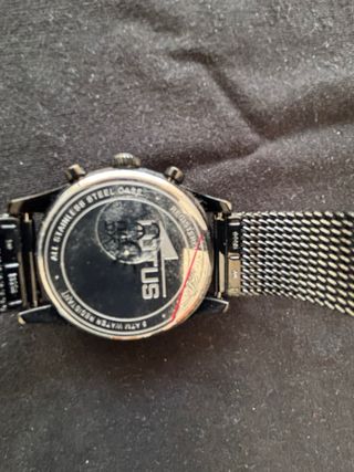 Reloj Lotus Negro y Dorado