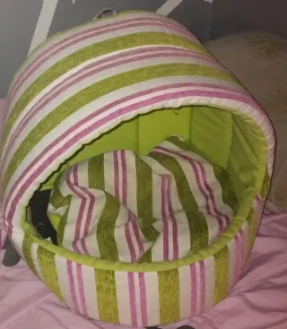Cama para mascotas con rayas