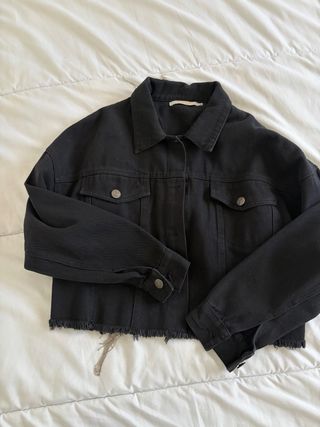 Cazadora vaquera negra crop