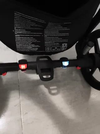 Carro de bebé con silleta gris