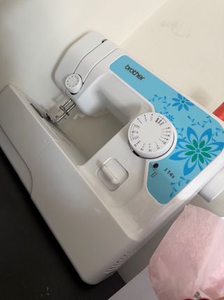 Máquina de Costura Brother J14S