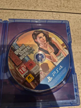 PS4 (PlayStation 4) + 6 Juegos