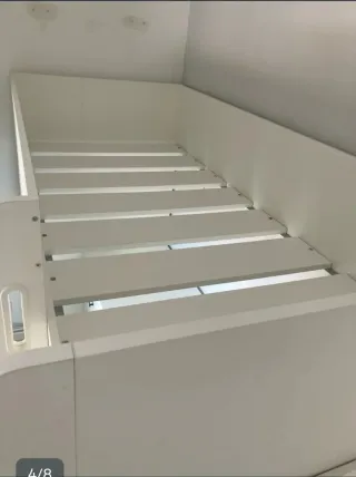 Cama alta IKEA SMASTAD con escritorio y armario