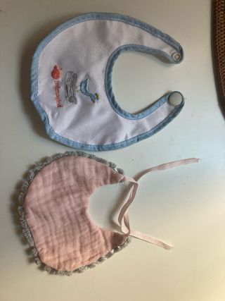 Lote de 2 baberos para bebé