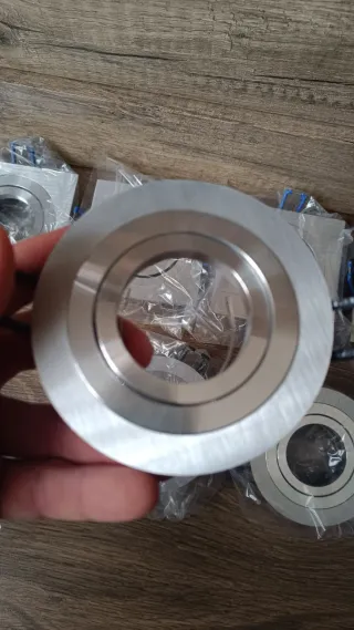Focos LED Cuadrados y Redondos. Son orientables.
