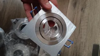 Focos LED Cuadrados y Redondos. Son orientables.