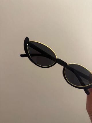 Occhiali da sole Y2k neri e oro