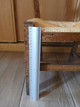Silla costurera de madera y mimbre