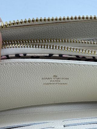 Cartera Louis Vuitton Beige