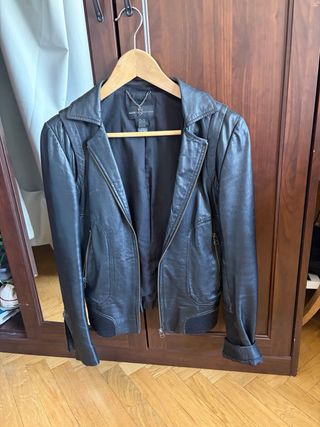 Chaqueta de piel negra Mango Talla M