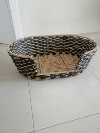 Cama para perro mediana tejida