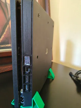 PS4 Slim 1TB  13.02+ Mandos + Juegos