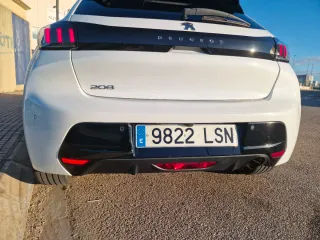 Peugeot 208 2021