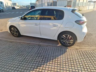Peugeot 208 2021