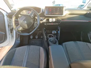 Peugeot 208 2021
