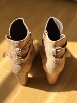 Botines marrones de ante con cremallera