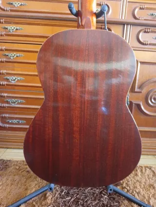 Guitarra Admira Menina