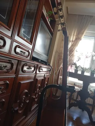 Guitarra Admira Menina