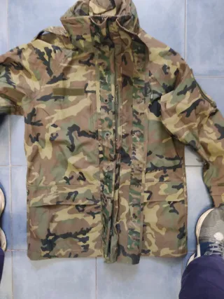 Chubasquero militar intemperie camuflaje