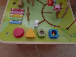 Mesa de actividades de madera