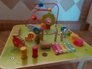 Mesa de actividades de madera