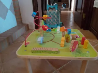Mesa de actividades de madera
