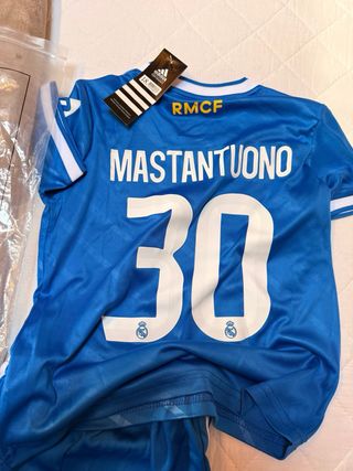 Conjunto Real Madrid Infantil- T.18. Mastantuono.